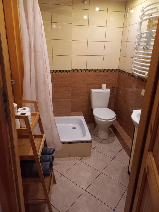 Pokoj 4 Osobowy W Centrum Gdanska Z Aneksem Kuchennym Rooms To Let Exterior photo